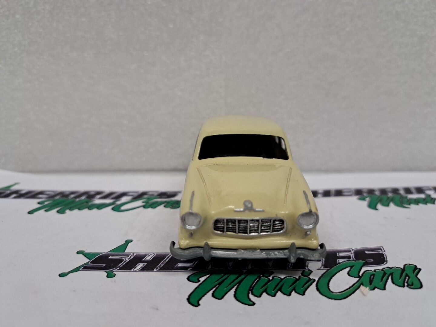 TOM THUMB made by STREAMLUX 1/36 FE HOLDEN painted in Beige from a kit