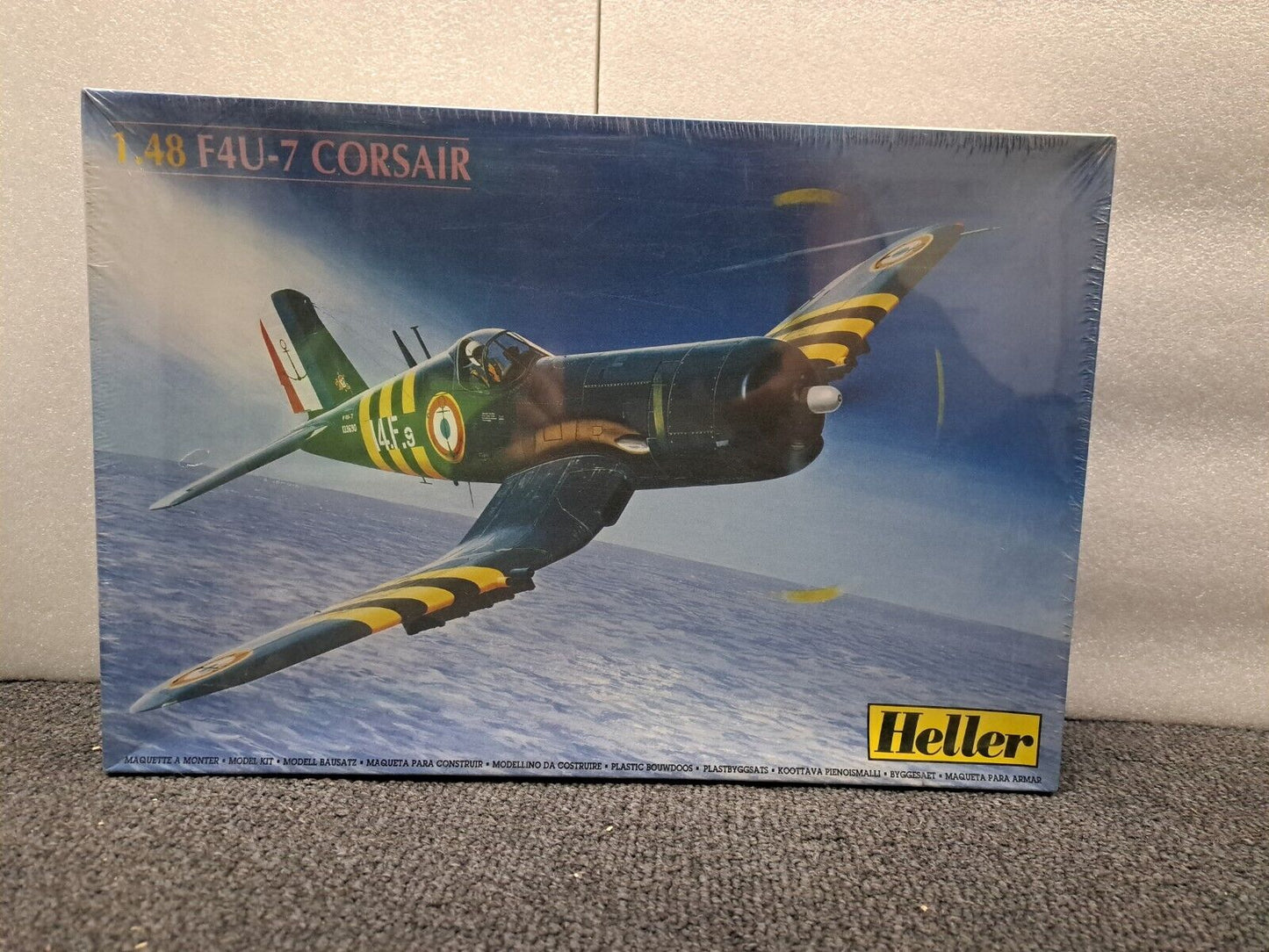 1:48 Heller F4U-7 CORSAIR 80415 Model Kit