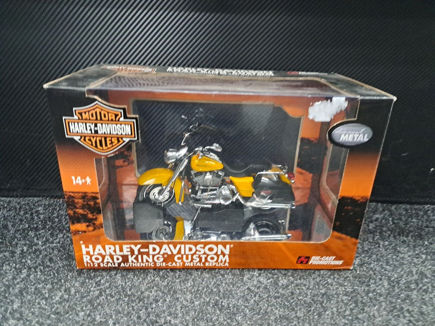 1/12 Harley-Davidson ROAD KING CUSTOM Authentic Diecast Metal Replica Yellow