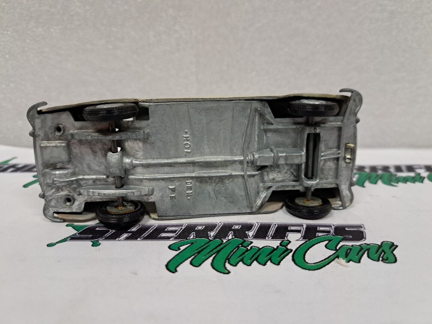 TOM THUMB made by STREAMLUX 1/36 FE HOLDEN painted in Beige from a kit