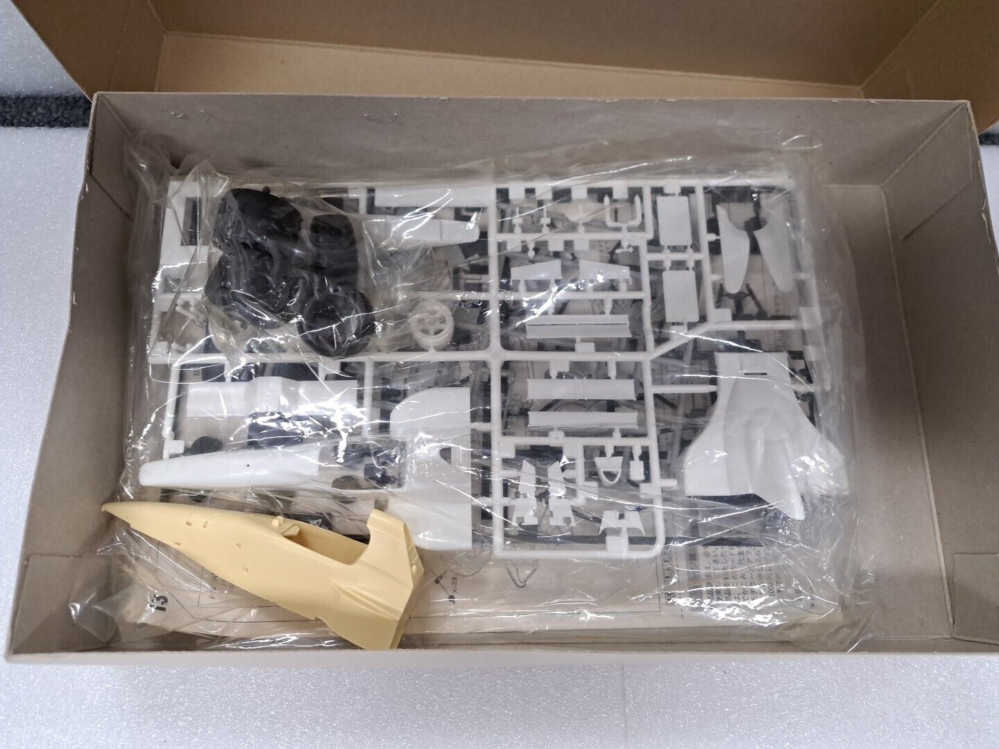 1/24 Tyrrell Ford 018 (1989-90) Alesi Wave Modeller's FI-37 MODEL KIT