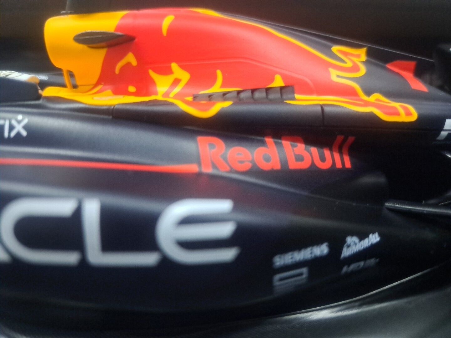 1/18 RED BULL F1 RB18 VERSTAPPEN WINNER HUNGARIAN GP 2022 MINICHAMPS