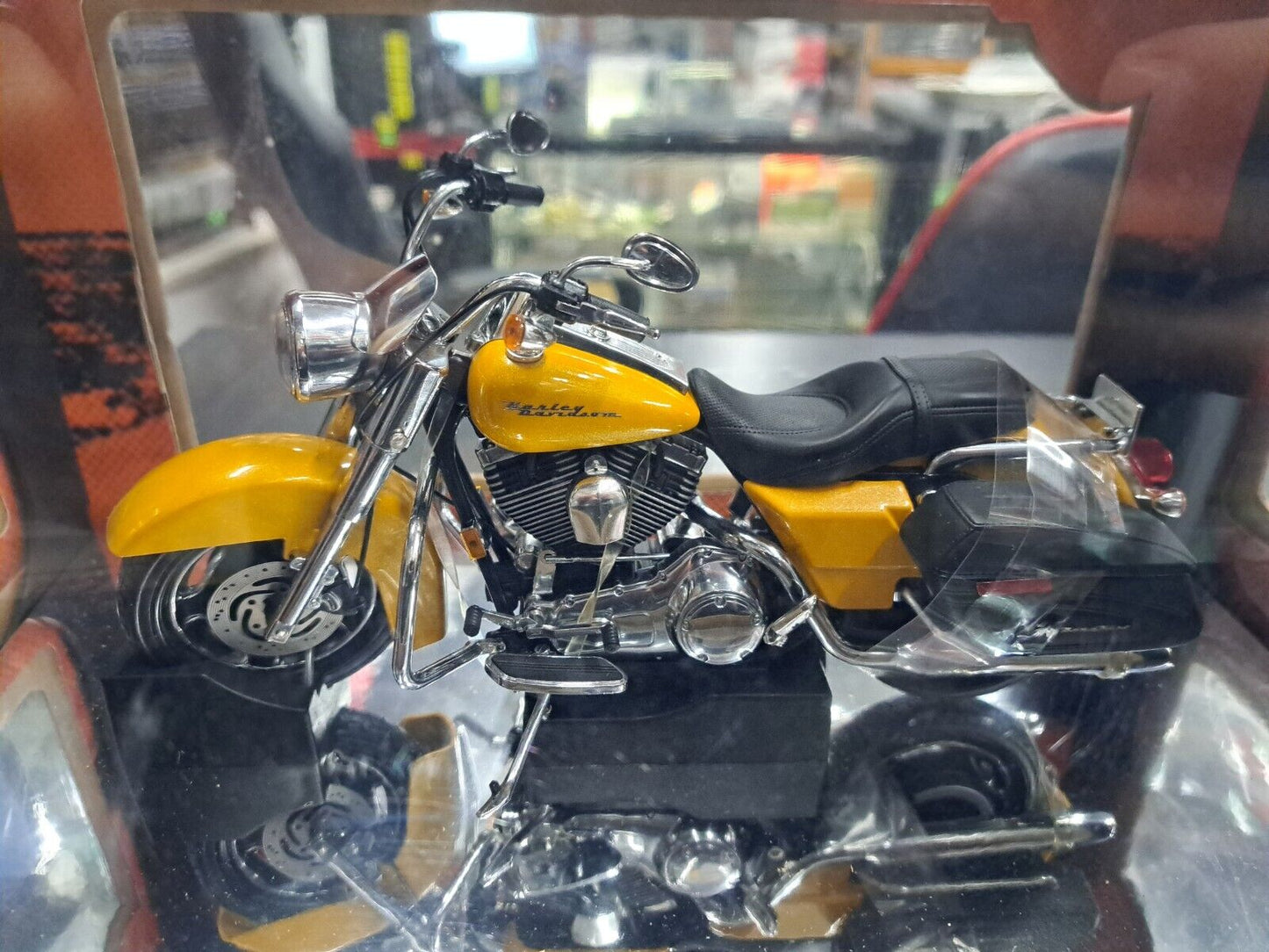 1/12 Harley-Davidson ROAD KING CUSTOM Authentic Diecast Metal Replica Yellow