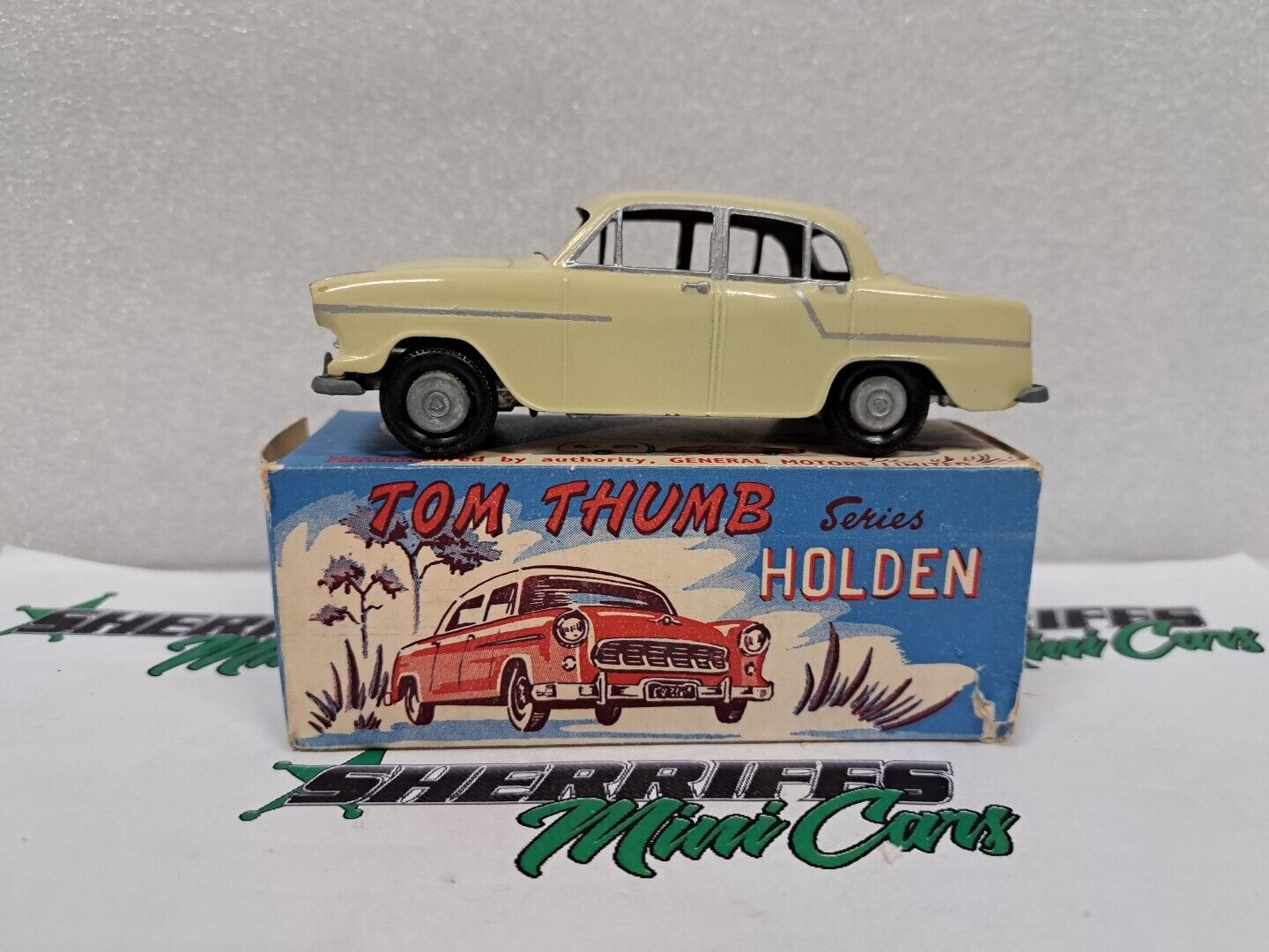 TOM THUMB made by STREAMLUX 1/36 FE HOLDEN painted in Beige from a kit