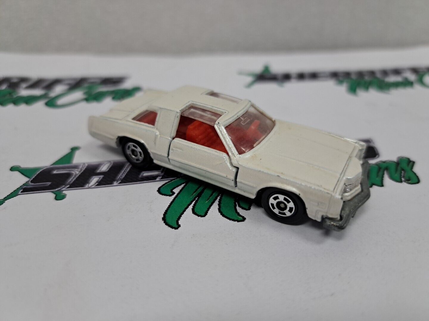1/64 TOMICA Oldsmobile Toronado XSR "NO BOX"