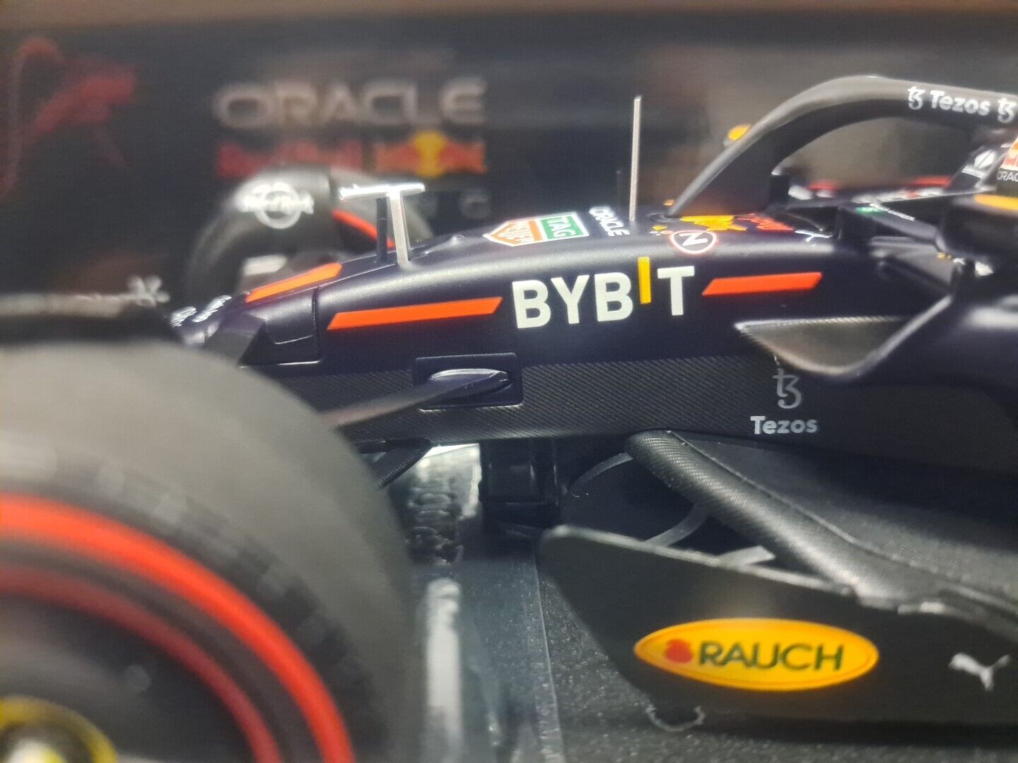 1/18 RED BULL F1 RB18 VERSTAPPEN WINNER HUNGARIAN GP 2022 MINICHAMPS