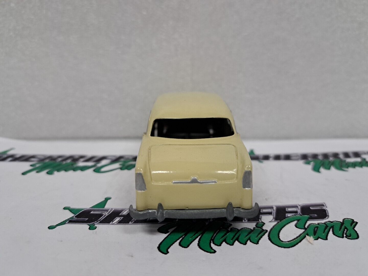 TOM THUMB made by STREAMLUX 1/36 FE HOLDEN painted in Beige from a kit