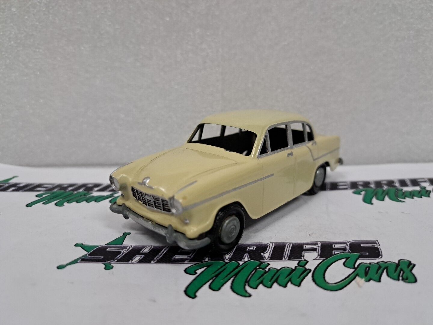TOM THUMB made by STREAMLUX 1/36 FE HOLDEN painted in Beige from a kit