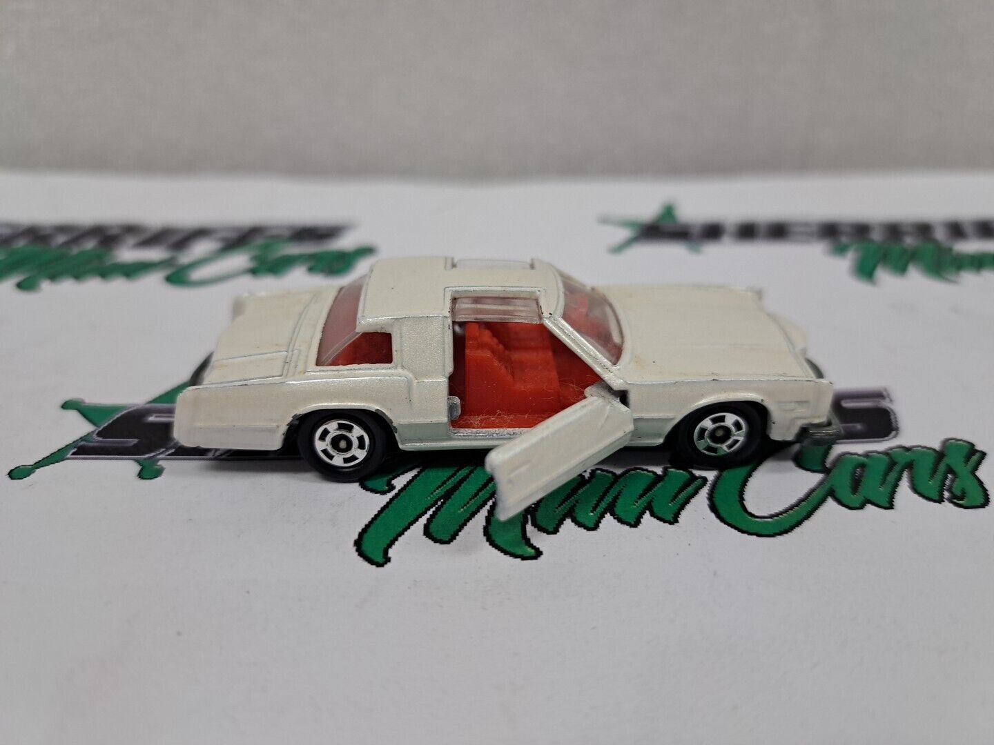 1/64 TOMICA Oldsmobile Toronado XSR "NO BOX"