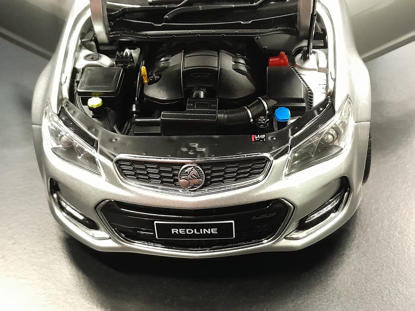 1/18 BIANTE 2016 Holden VFII Commodore SSV Redline - Nitrate Silver