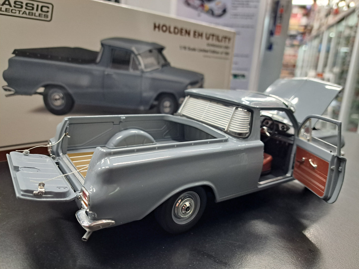 1/18 HOLDEN EH UTILITY GUNDAGAI GREY