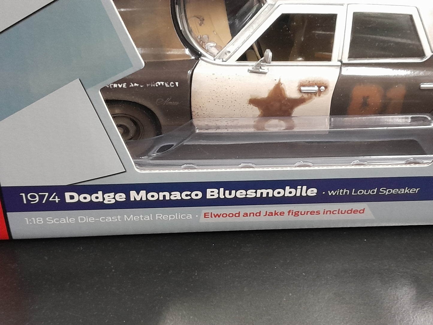 1/18 BLUES BROTHERS BLUES MOBILE WITH FIGURES 1974 DODGE MONACO