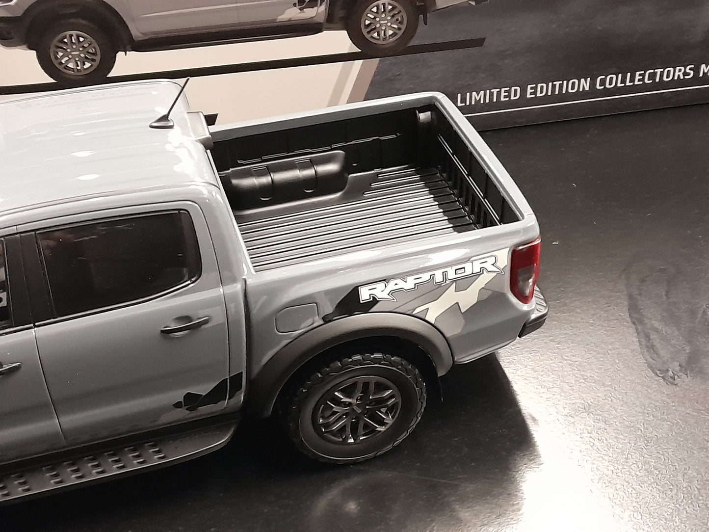 1/18 FORD RANGER RAPTOR CONQUER GREY