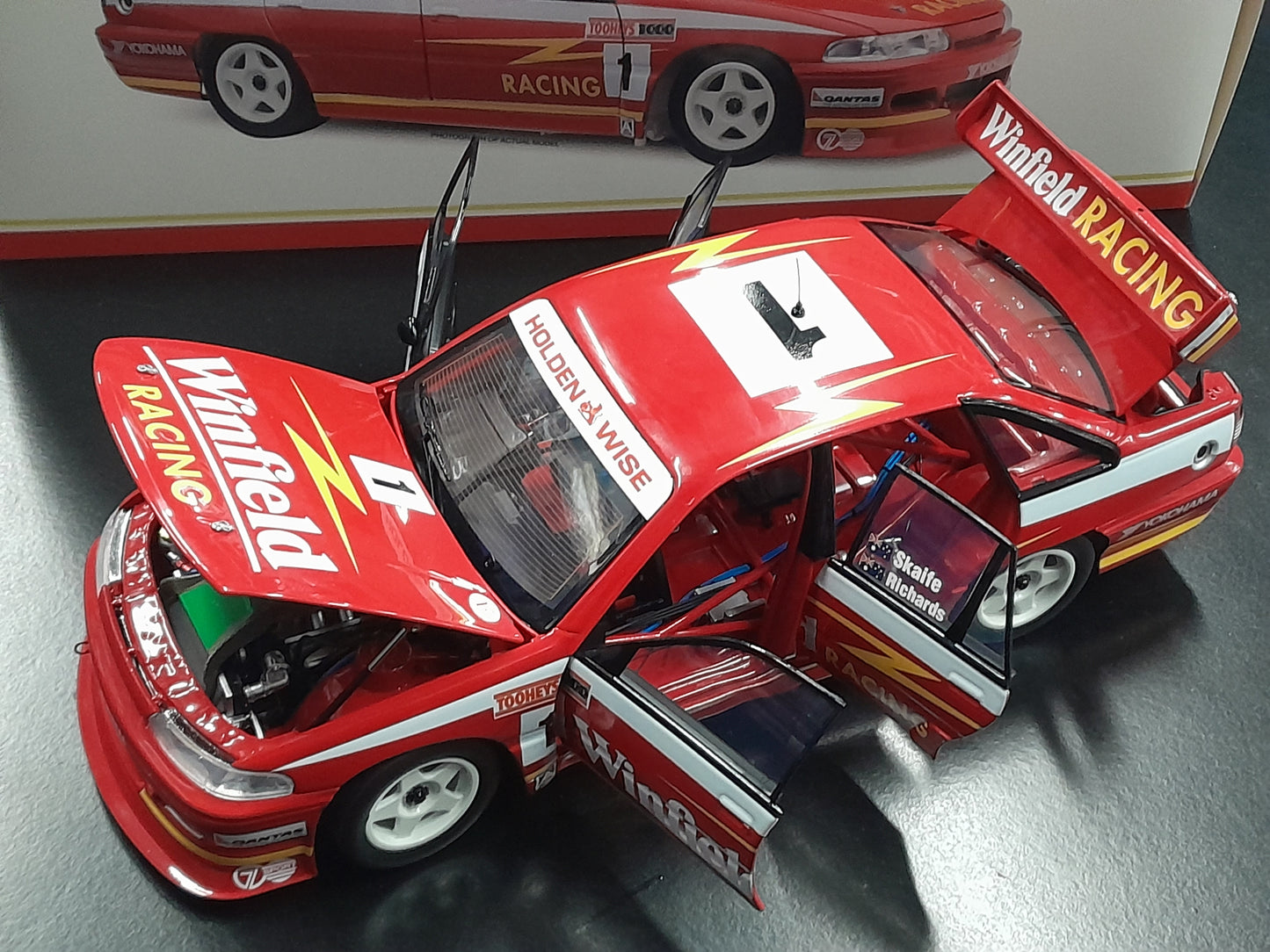 1/18 HOLDEN VP COMMODORE 1993  BATHURST Winfield