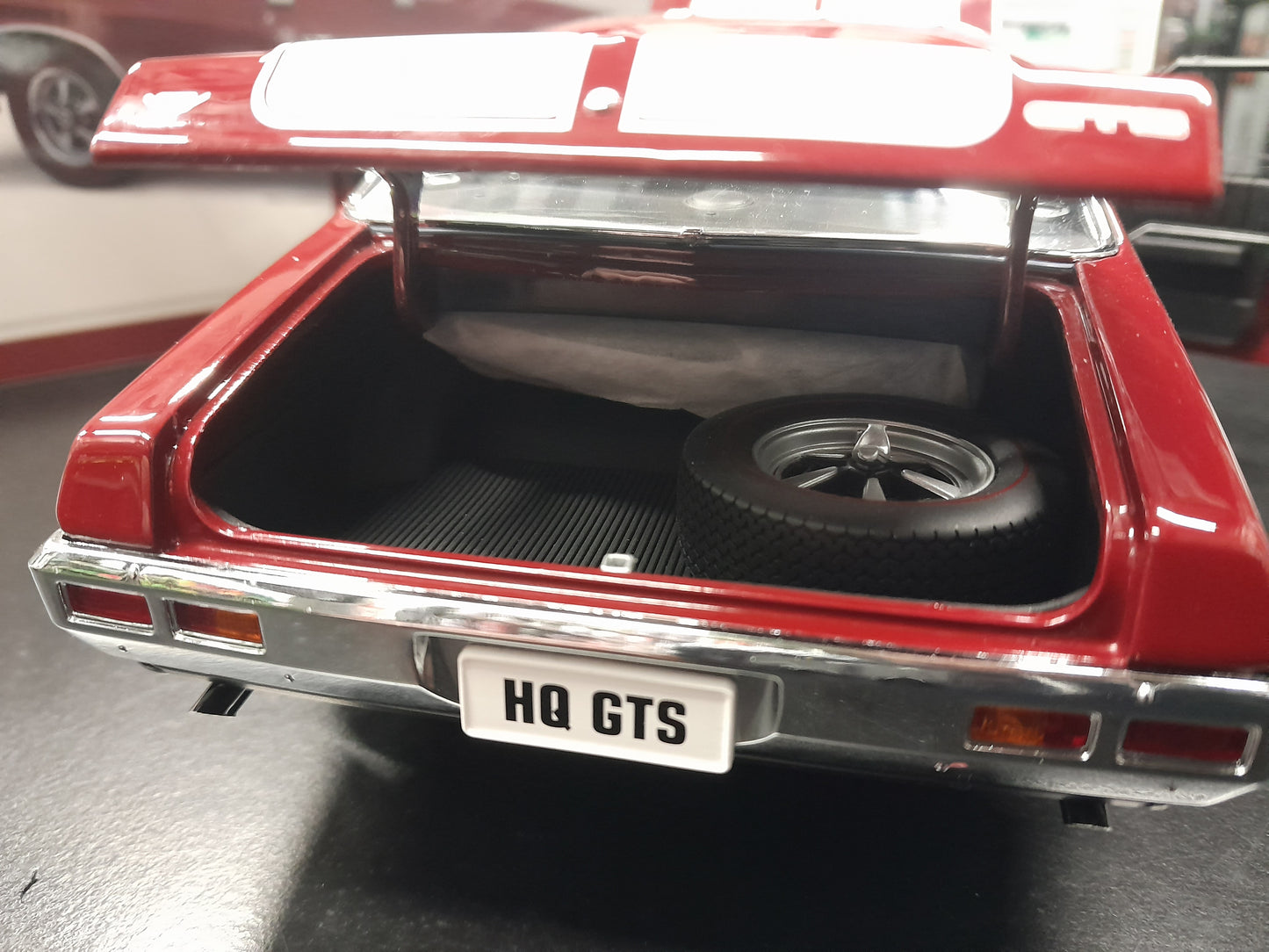 1/18 CC HQ HOLDEN MONARO GTS BURGUNDY