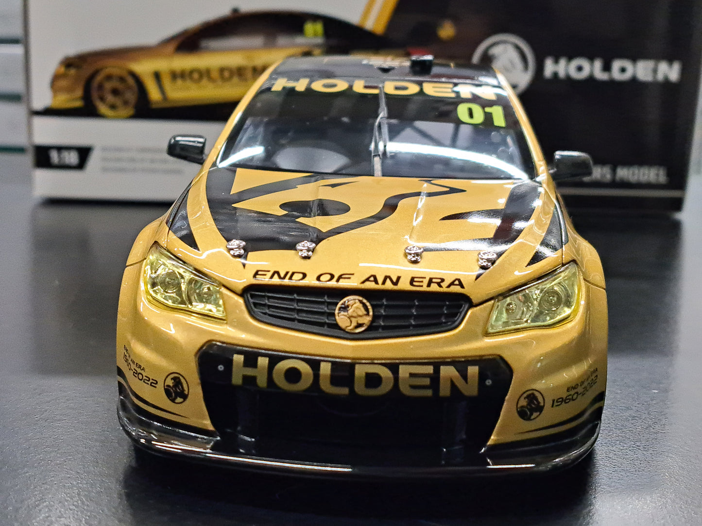 1/18 Holden VF Commodore End of an Era