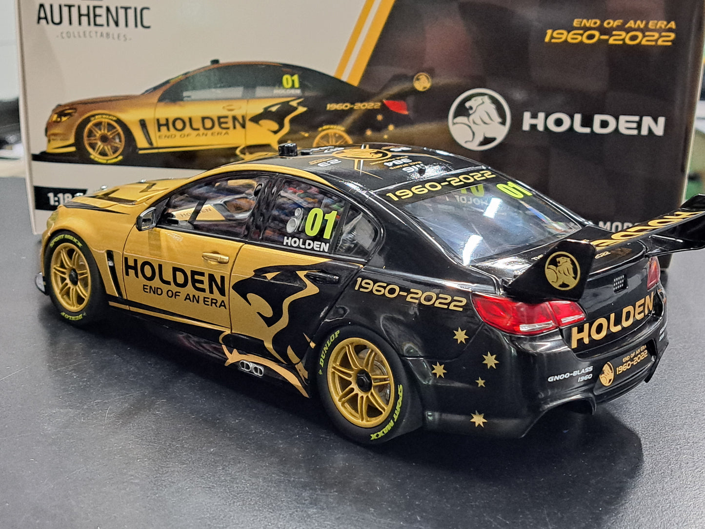 1/18 Holden VF Commodore End of an Era