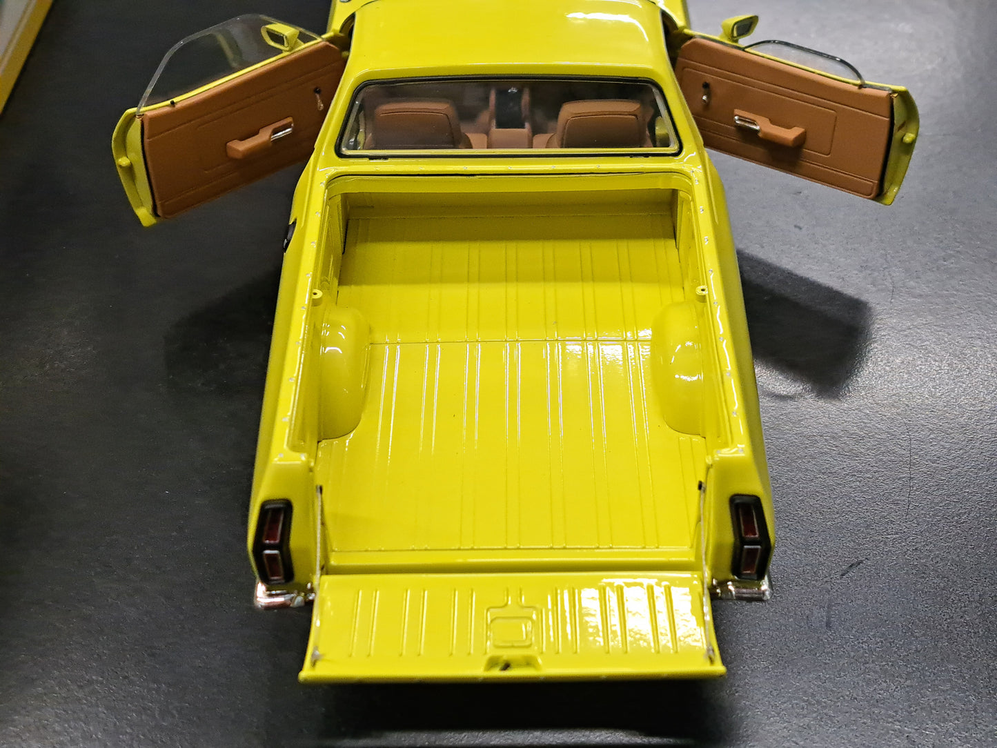 1/18 Ford XC Utility Pine n Lime