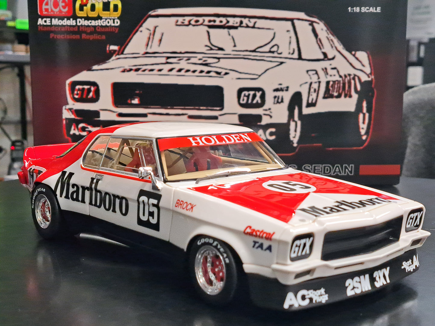 1/18 Peter Brock Holden HQ Monaro HDT MARLBORO