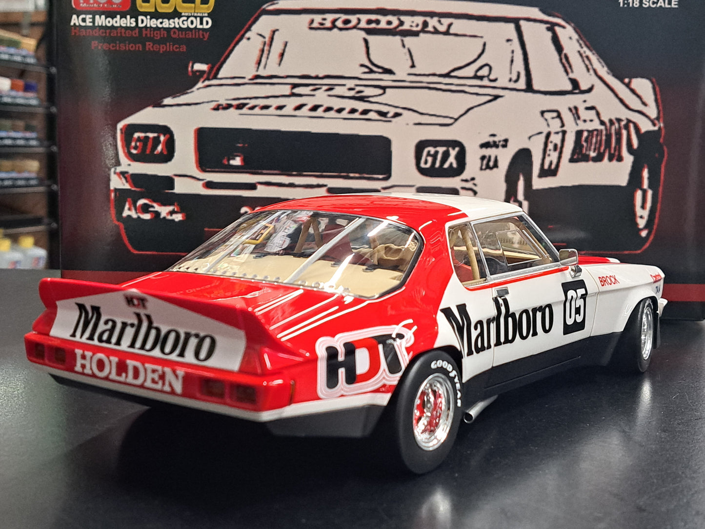 1/18 Peter Brock Holden HQ Monaro HDT MARLBORO