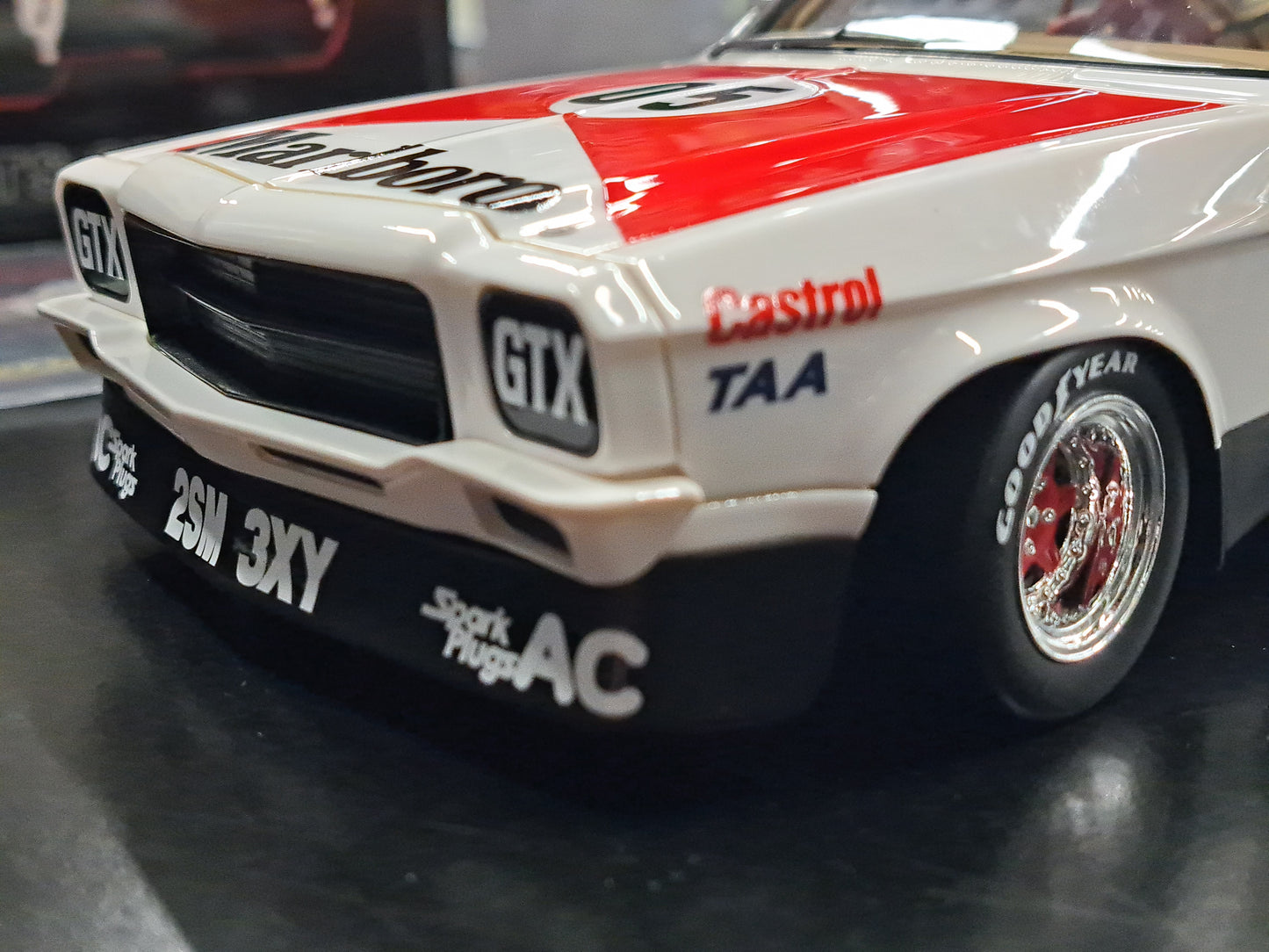 1/18 Peter Brock Holden HQ Monaro HDT MARLBORO