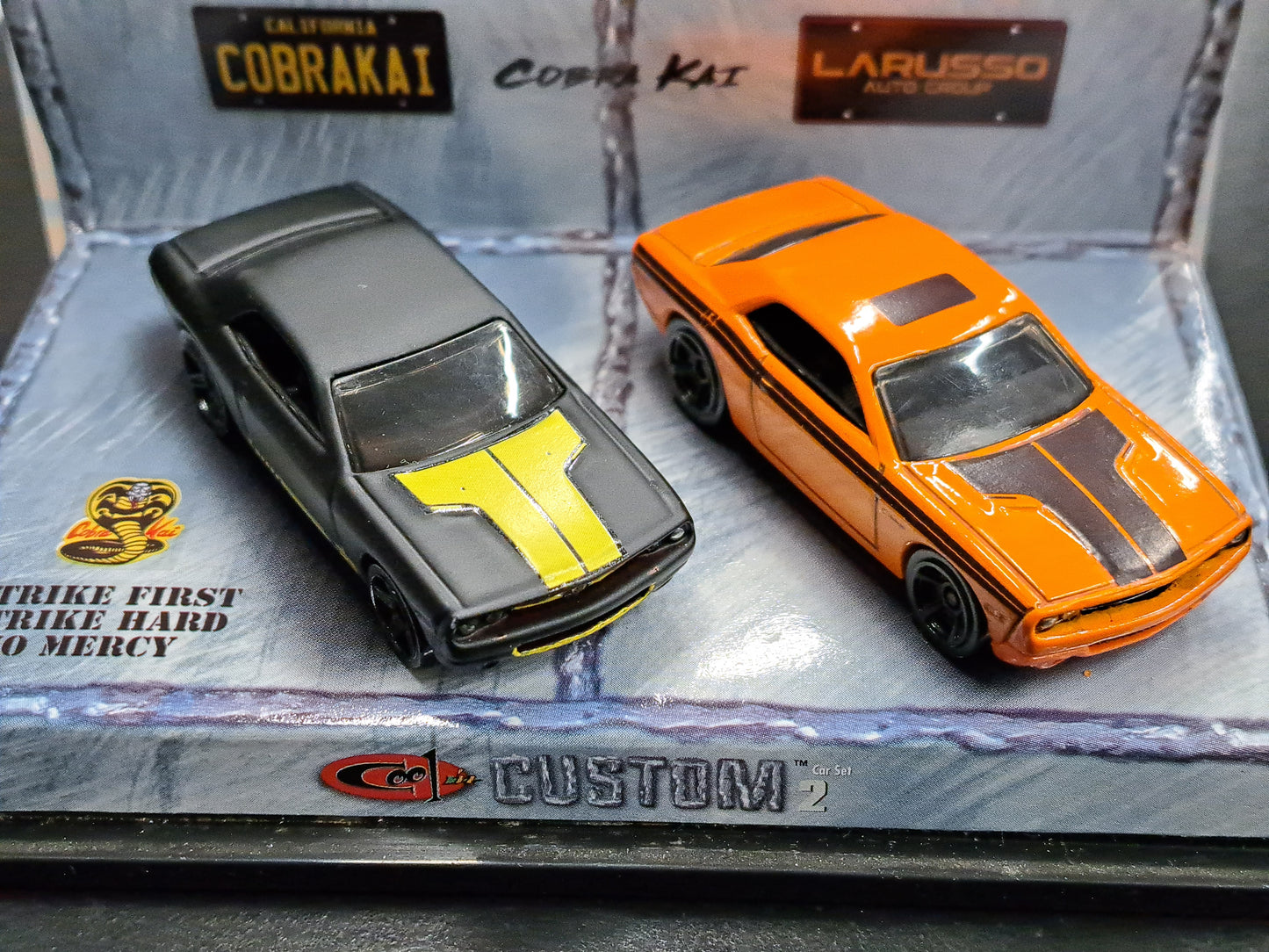 1/64 Cobra Kai Dodge Challenger Twin Set Johnny Lawrence + Larusso Auto Group C3