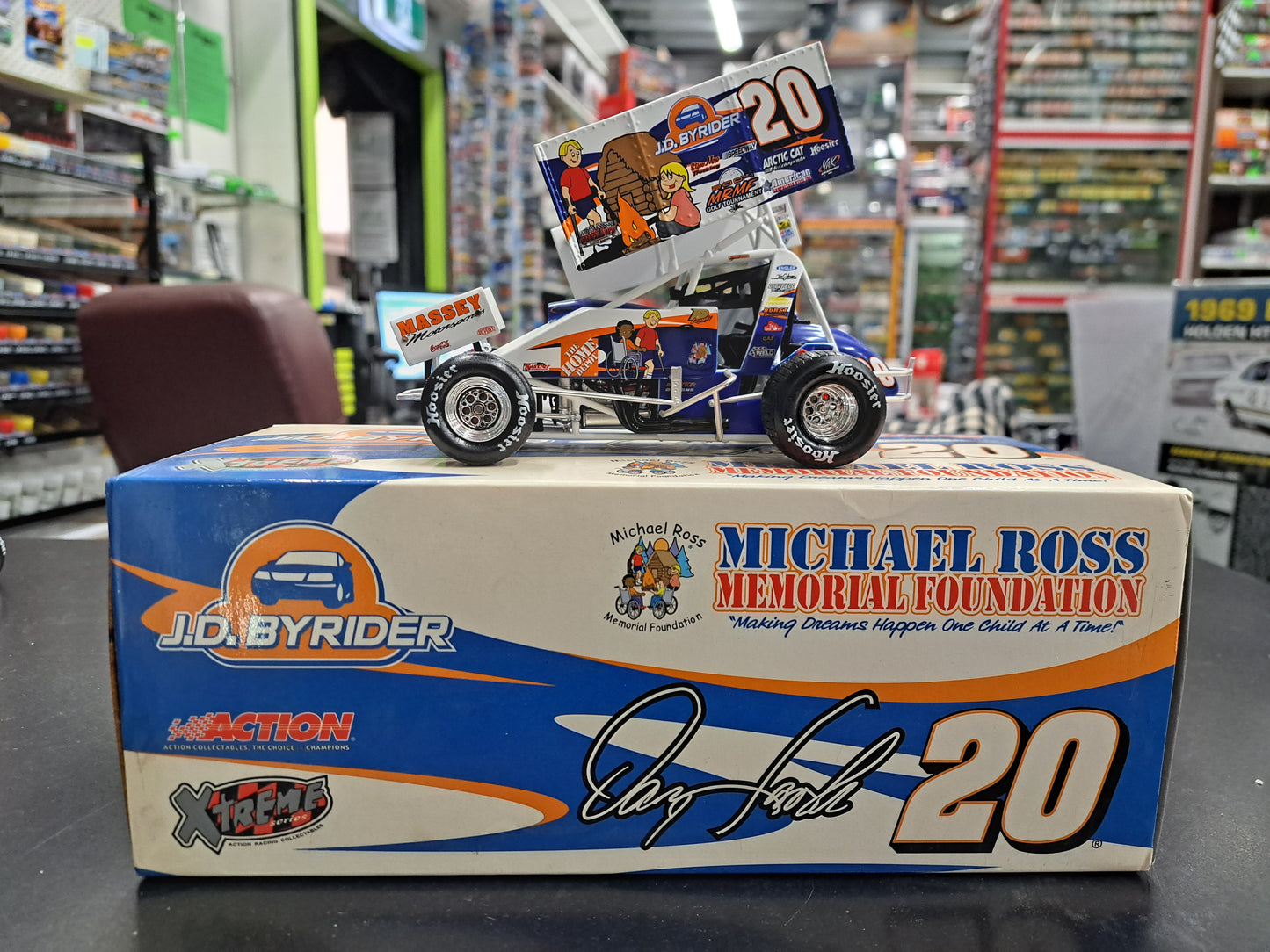 1/24 Danny Lasoski #20 JD Byrider/Michael Ross Memorial 2004 Sprint Car