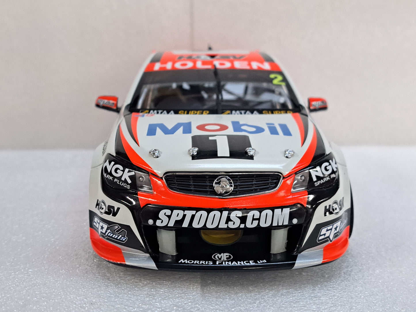 1/18 HOLDEN Racing Team #2 Holden VF Commodore 2014 Bathurst 1000