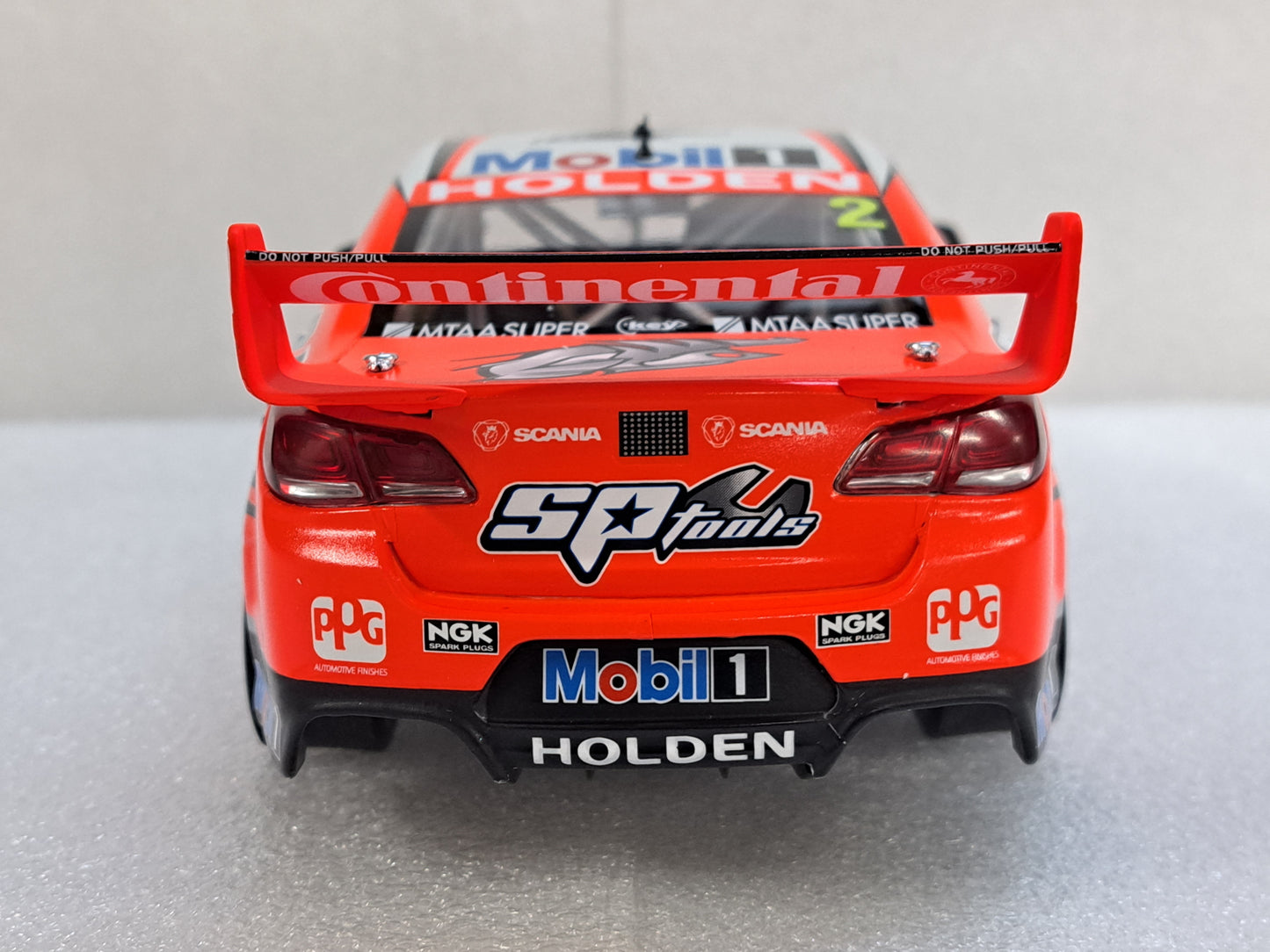 1/18 HOLDEN Racing Team #2 Holden VF Commodore 2014 Bathurst 1000