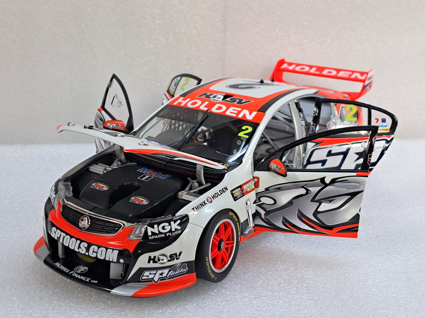 1/18 HOLDEN Racing Team #2 Holden VF Commodore 2014 Bathurst 1000