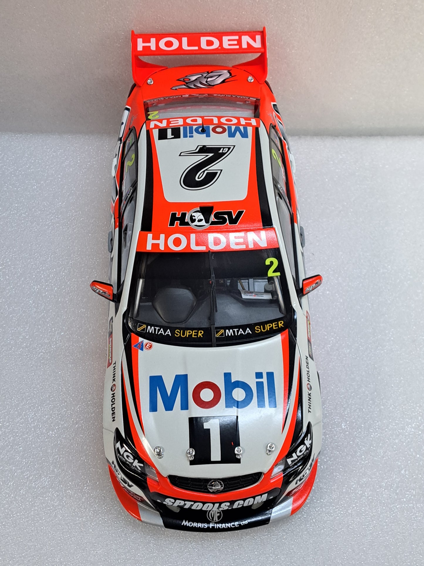 1/18 HOLDEN Racing Team #2 Holden VF Commodore 2014 Bathurst 1000