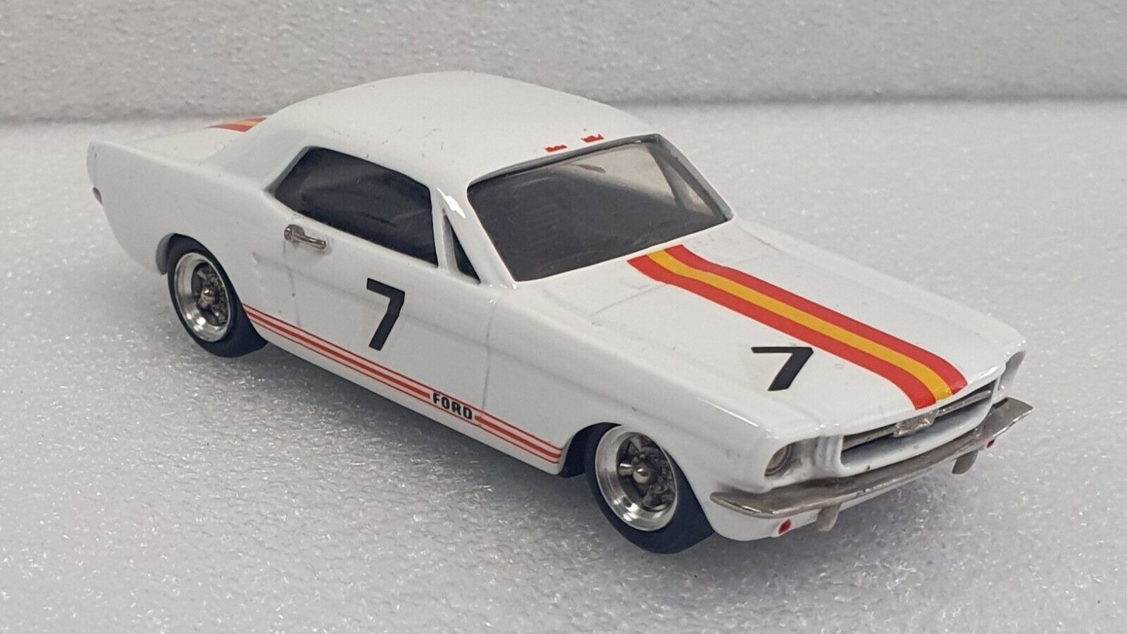 Dinkum Classics 1/43 1966 Mustang Bob Jane