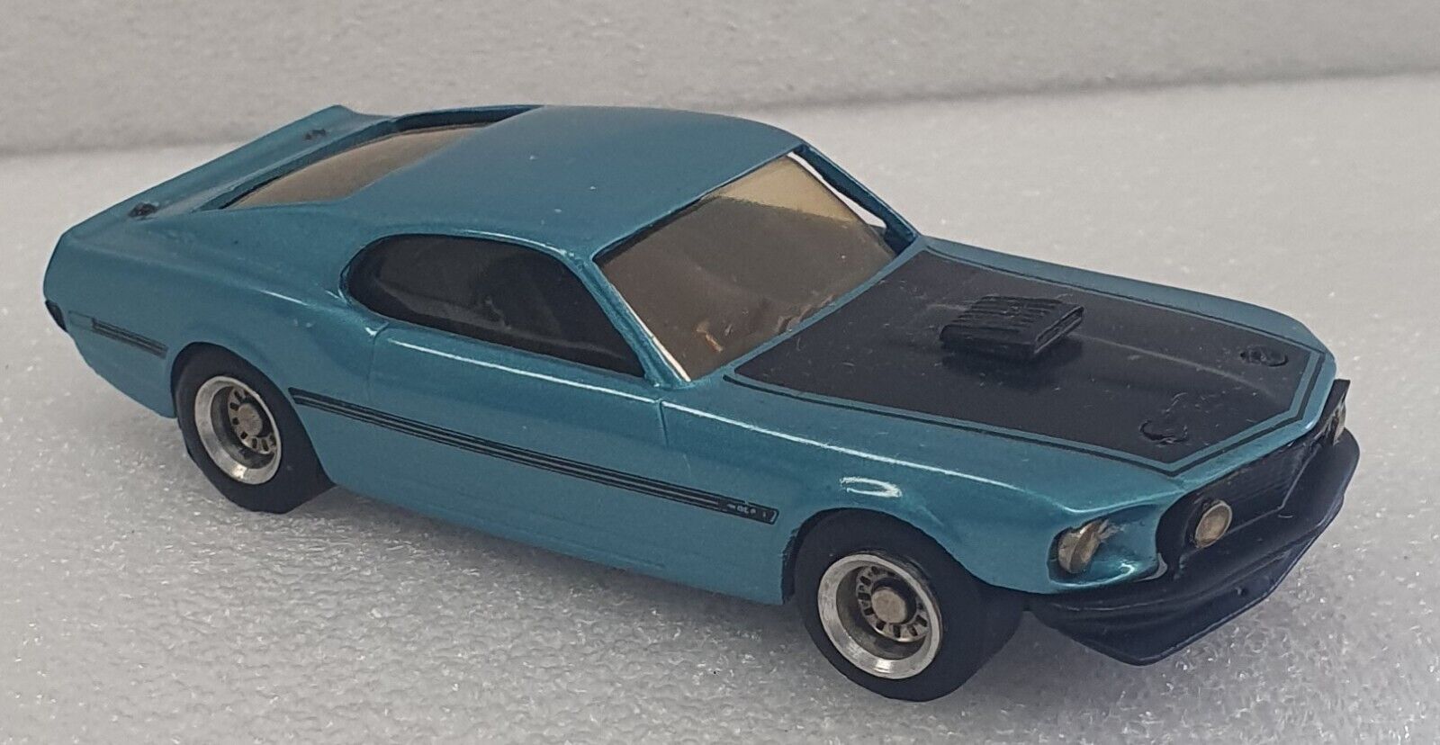 Dinkum Classics 1/43 1969 Mustang Blue