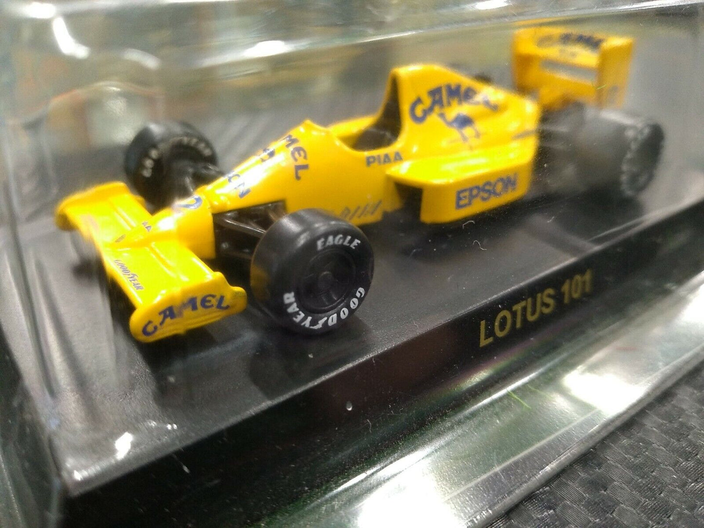 Kyosho 1/64 Lotus Judd 101 F1 1989 Camel