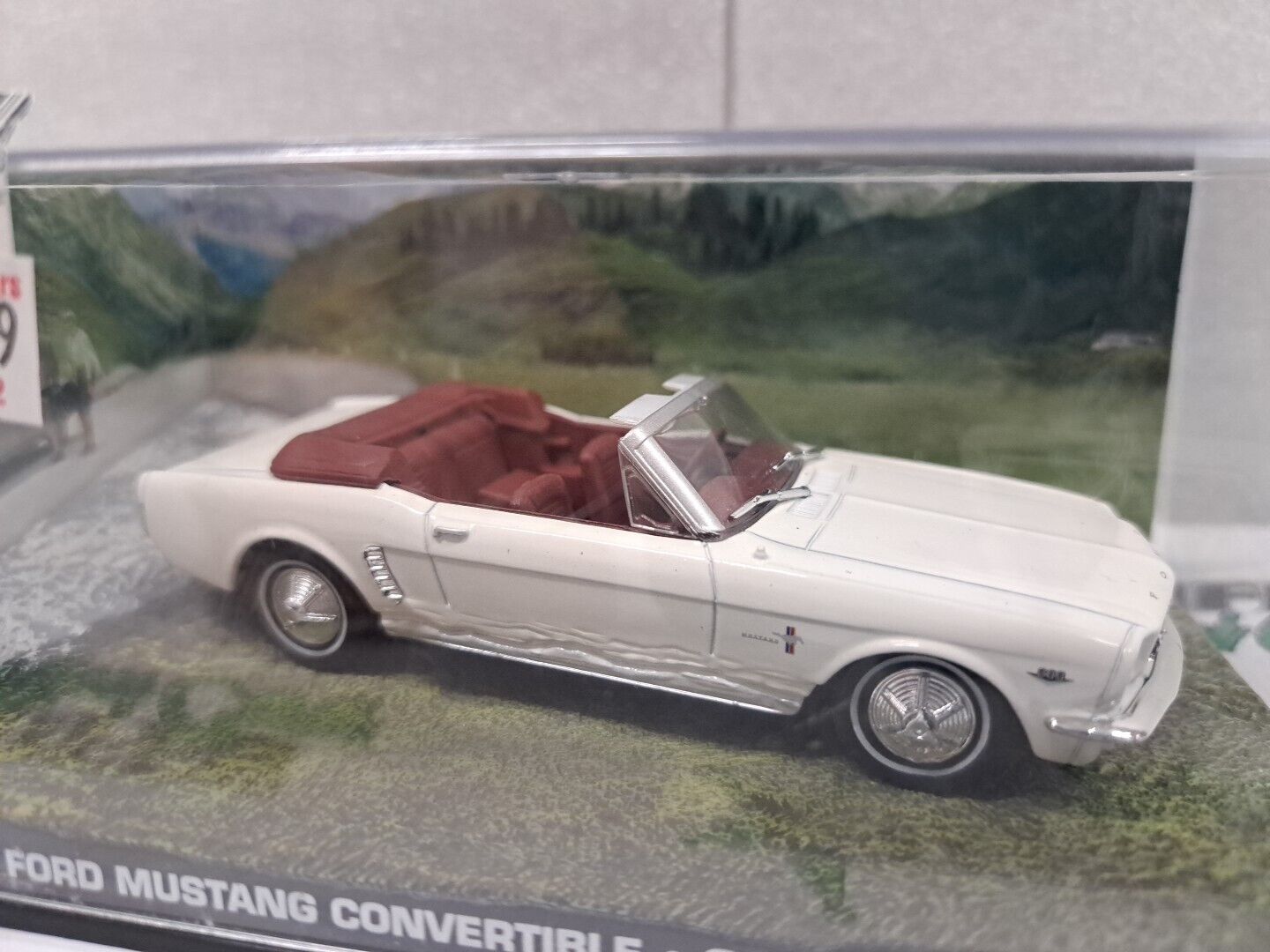 1/43 Ford Mustang Convertible Goldfinger James Bond  Eaglemoss