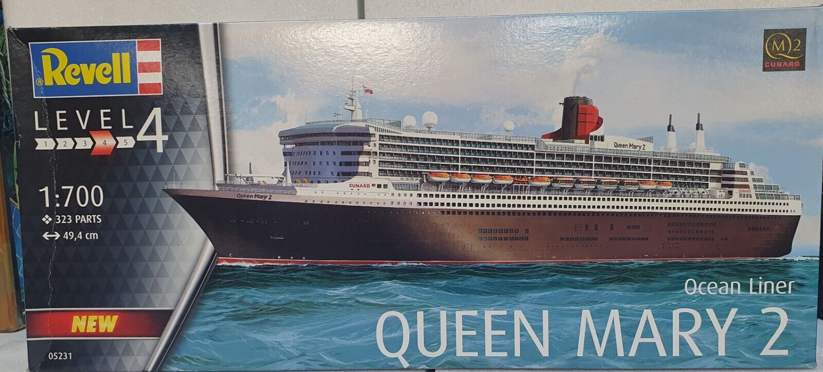 Revell 1/700 Queen Mary 2 model kit