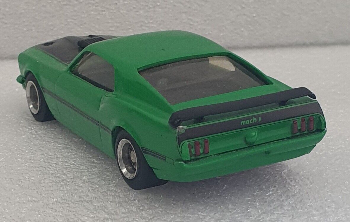 Dinkum Classics 1/43 1969 Mustang Green