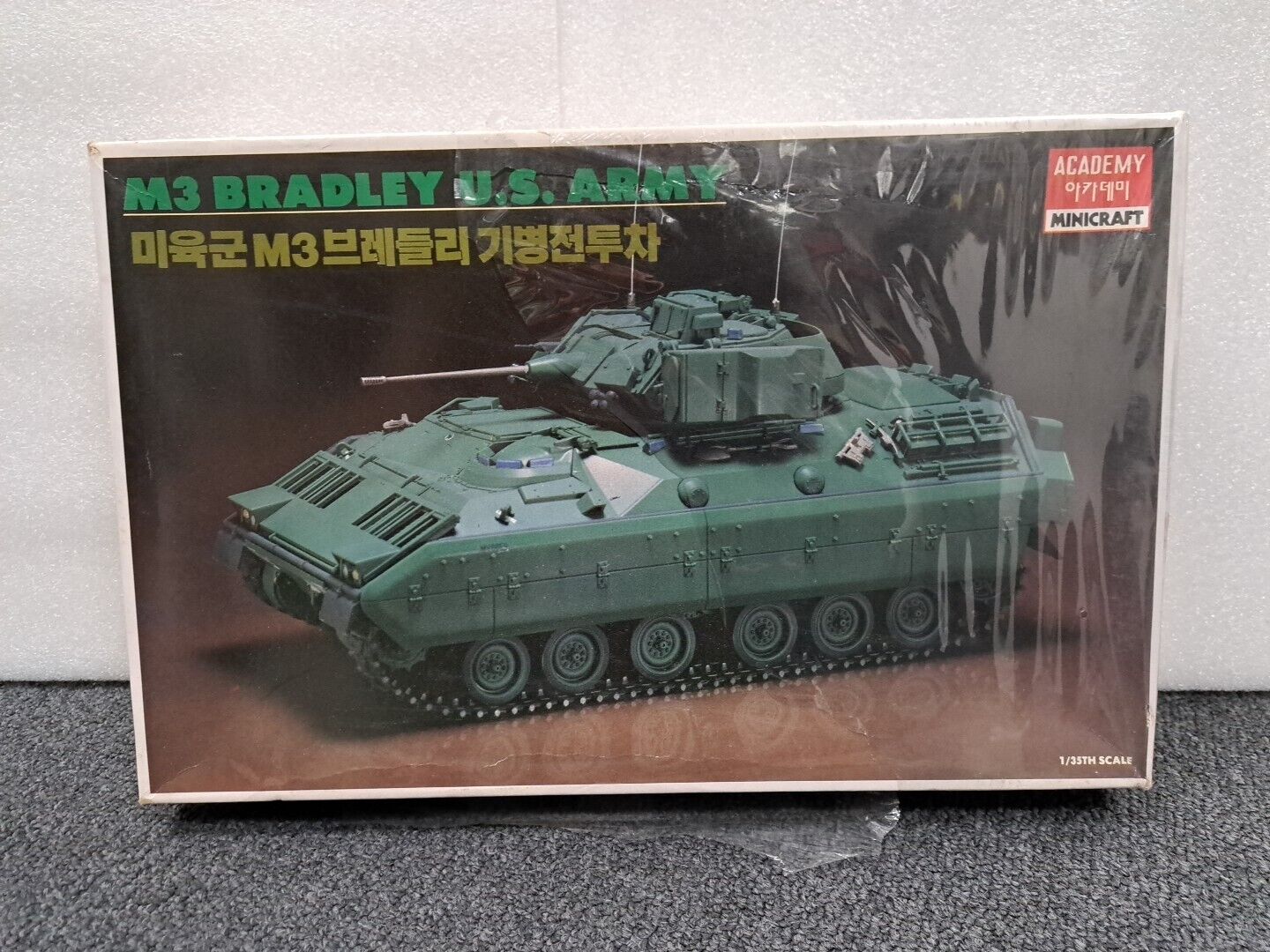 1/35 Academy M3 BRADLEY US ARMY model Kit 1334