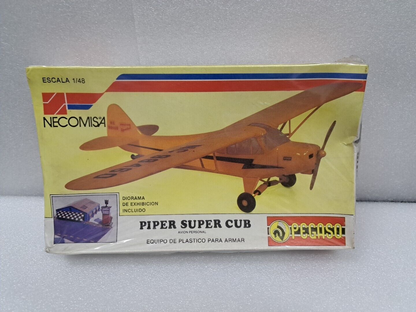 1/48 NECOMISA Piper Super Cub PEGASO W/ Exhibition Diorama Included 