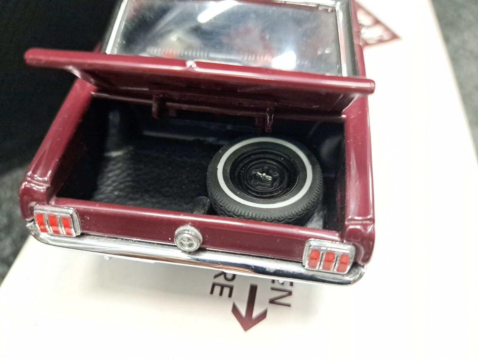 1/24 Danbury Mint 1966 MUSTANG maroon