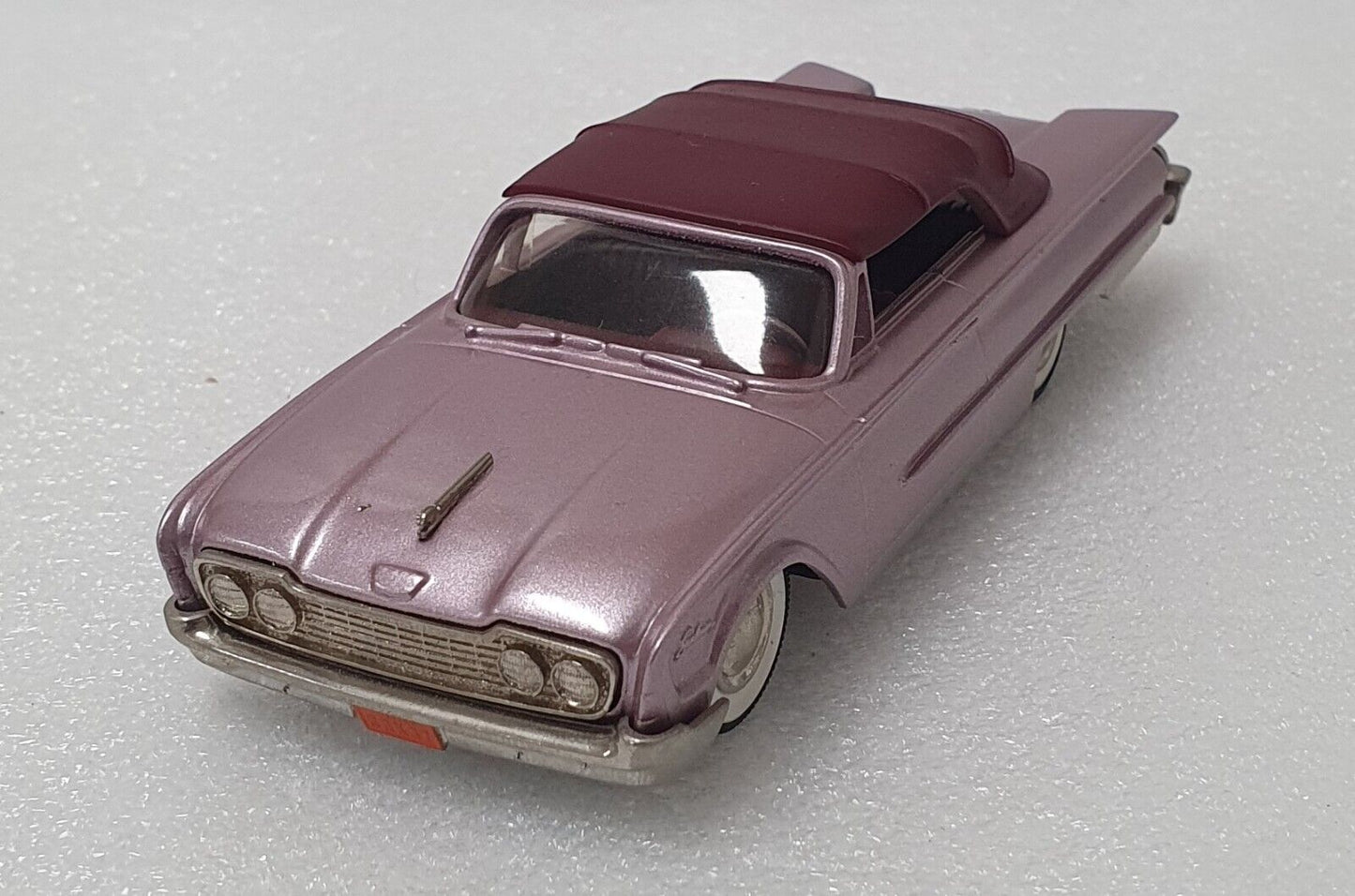 1/43 Brooklin 1960 Ford Sunliner Lavender