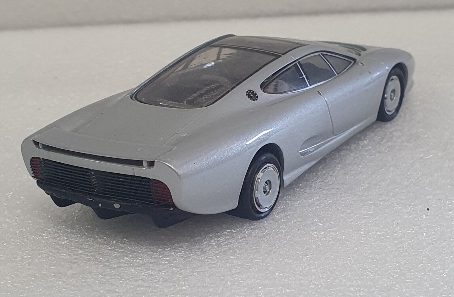 Dinkum Classics 1/43 Jaguar XJ220