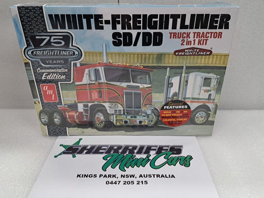 1/25 AMT1046 WHITE FREIGHTLINER SD/DD truck Tractor 2 In 1 Kit SMC