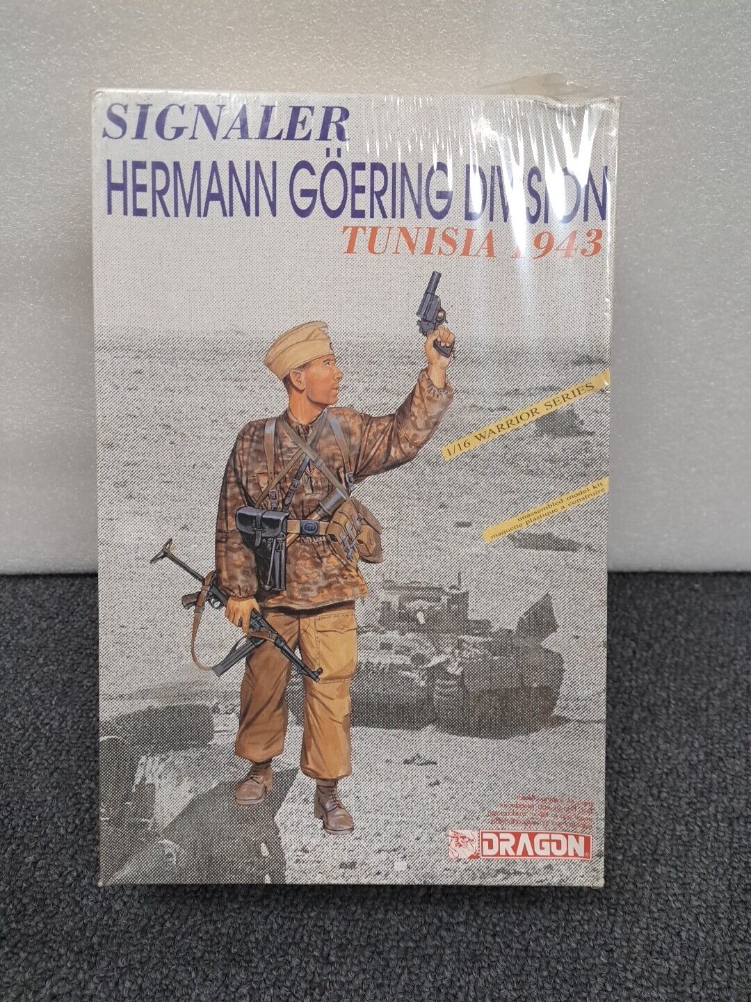 DRAGON SIGNALER HERMANN GOERING DIVISION TUNISIA 1/16 Kits Soldiers 1 figures