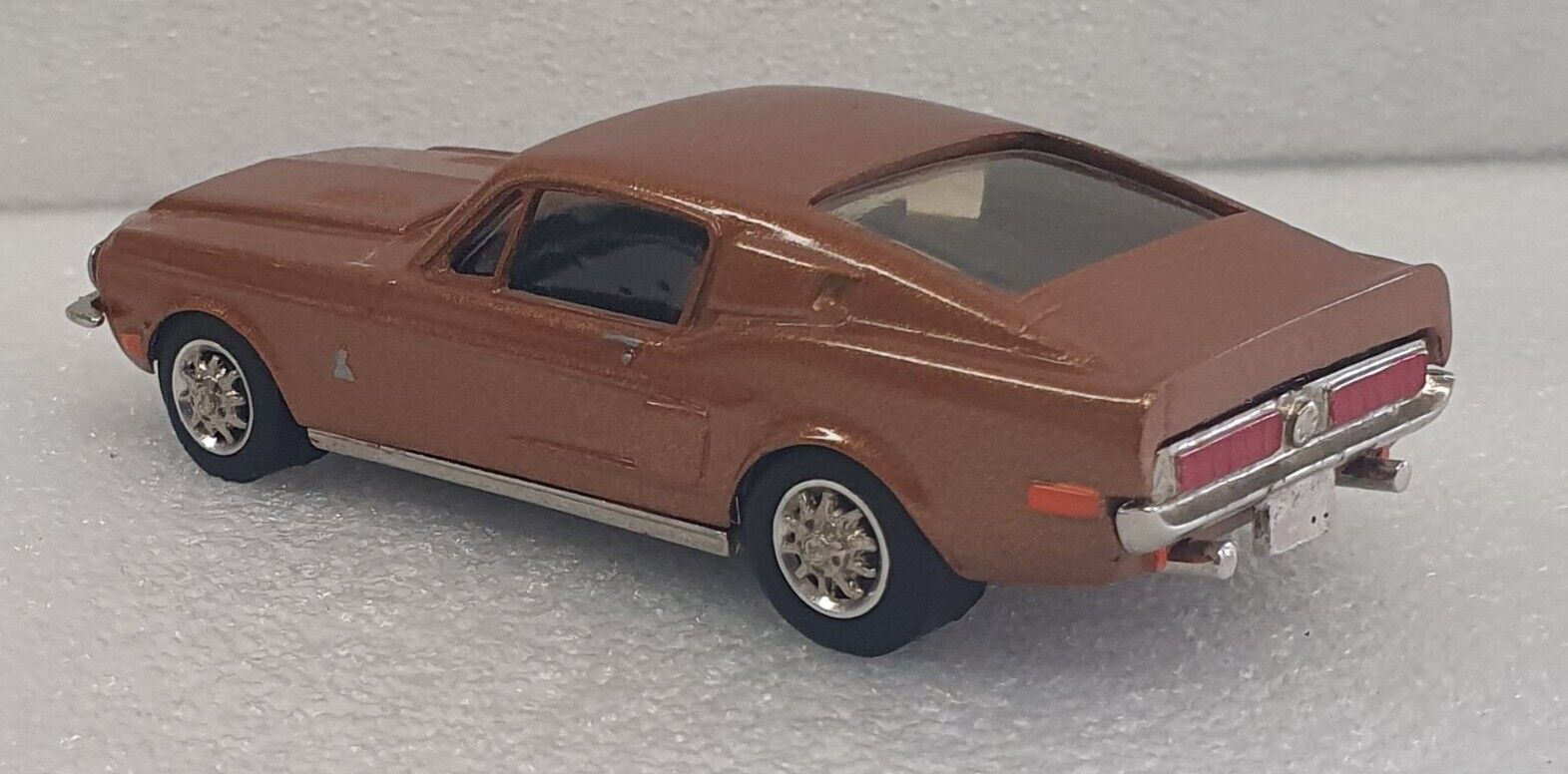 Dinkum Classics 1/43 1968 Shelby Mustang Bronze