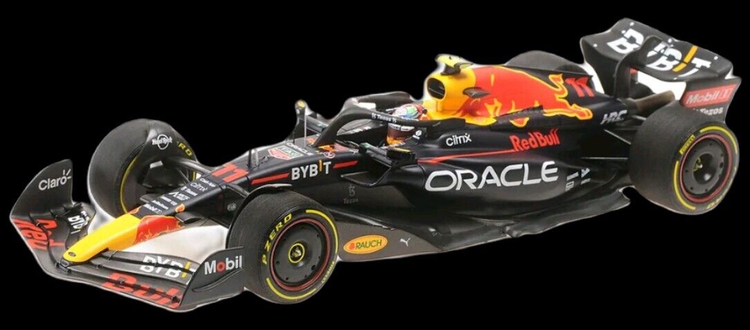 1/18 Red Bull RB18 PEREZ Winner Singapore GP 2022 Minichamps