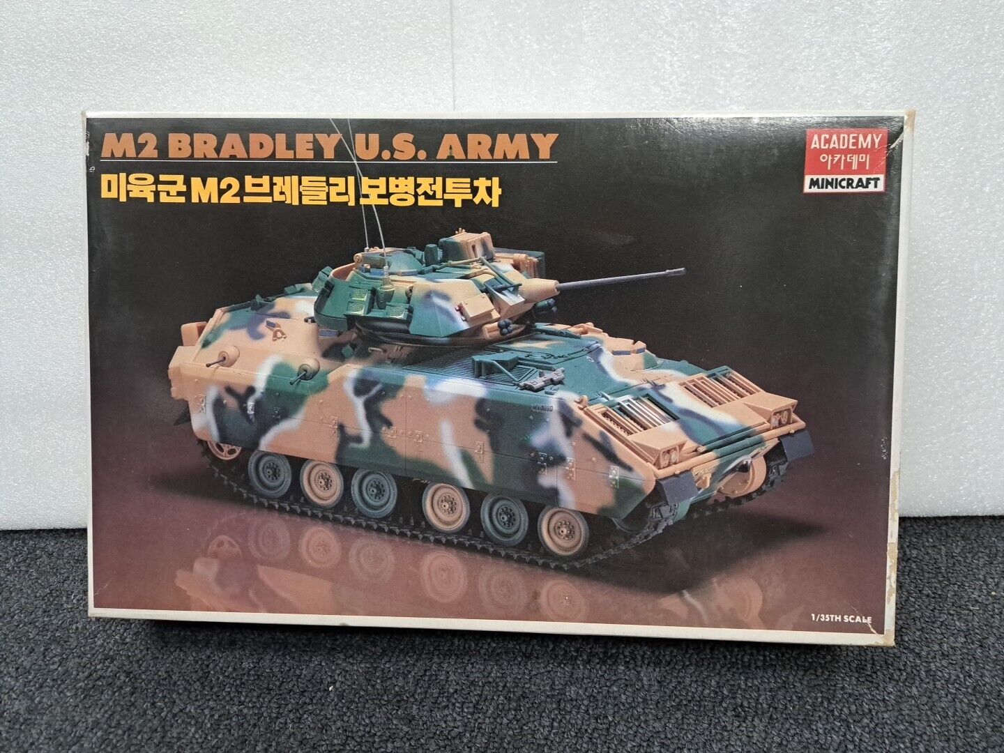 Academy Minicraft #1335 United States Army M2 Bradley Tank 1/35 Scale Model Kit