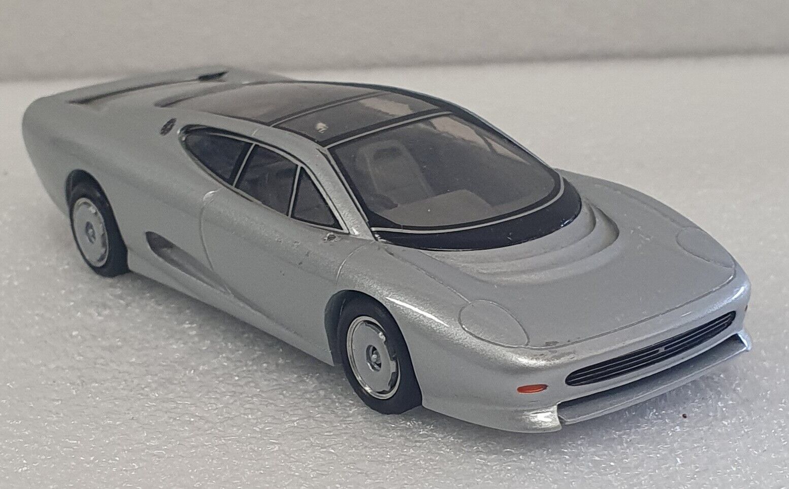 Dinkum Classics 1/43 Jaguar XJ220