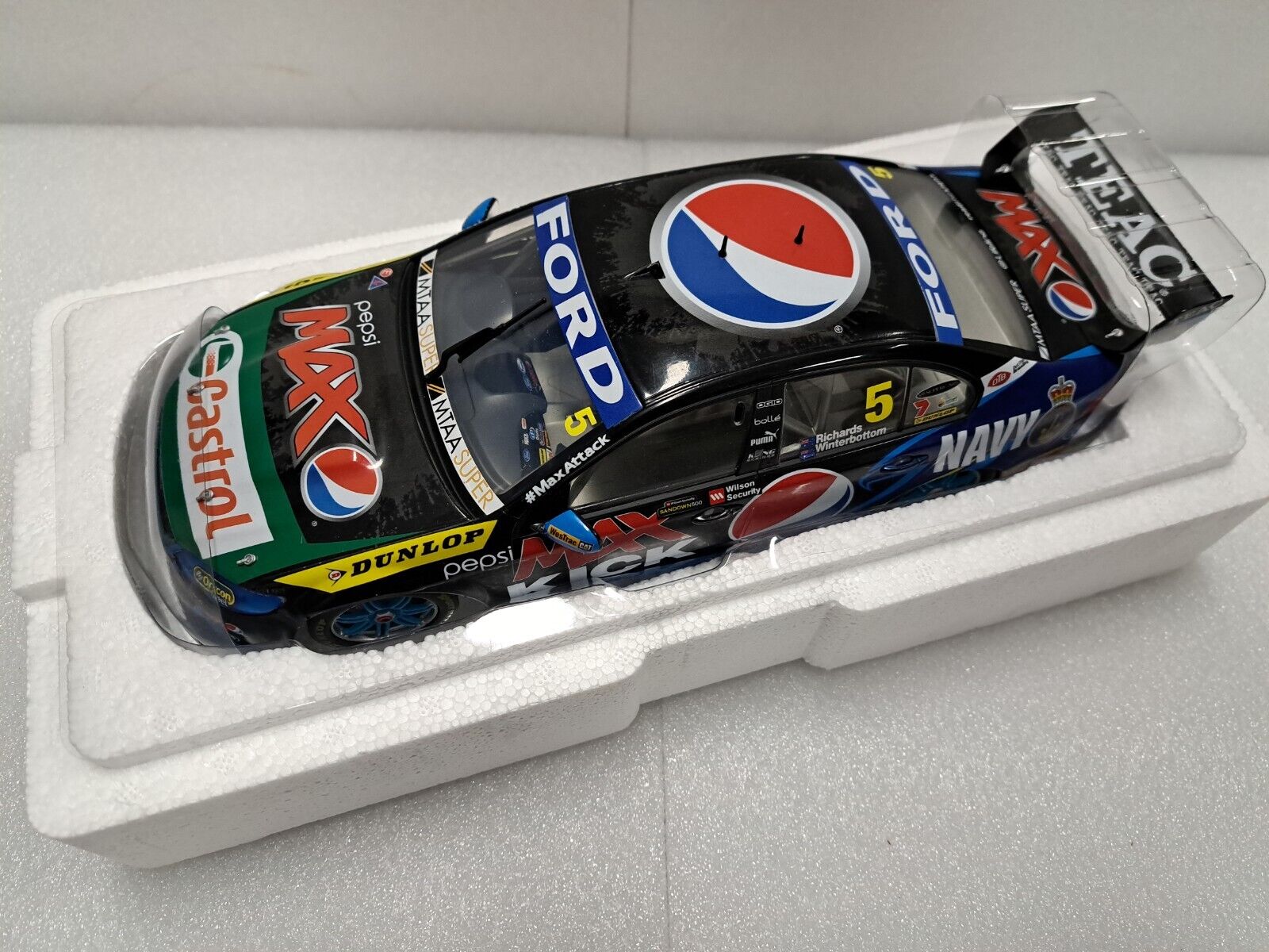 1/18 2013 Ford Pepsi Max Crew Falcon Sandown 500 Classic Carlectables