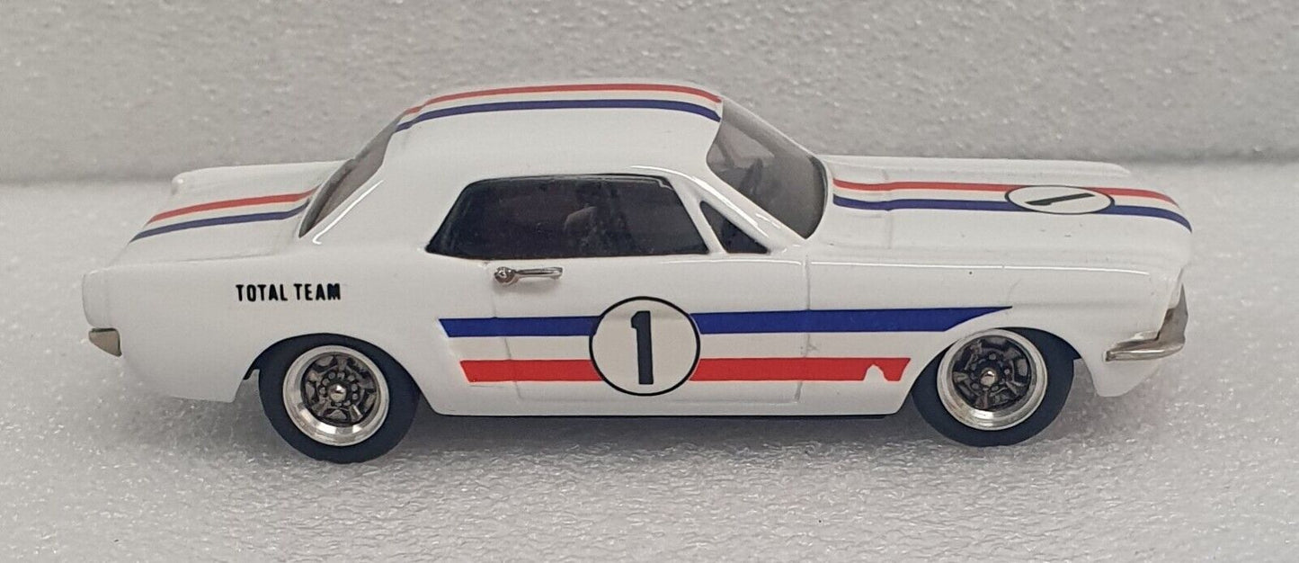 Dinkum Classics 1/43 1966 Mustang Geoghegan